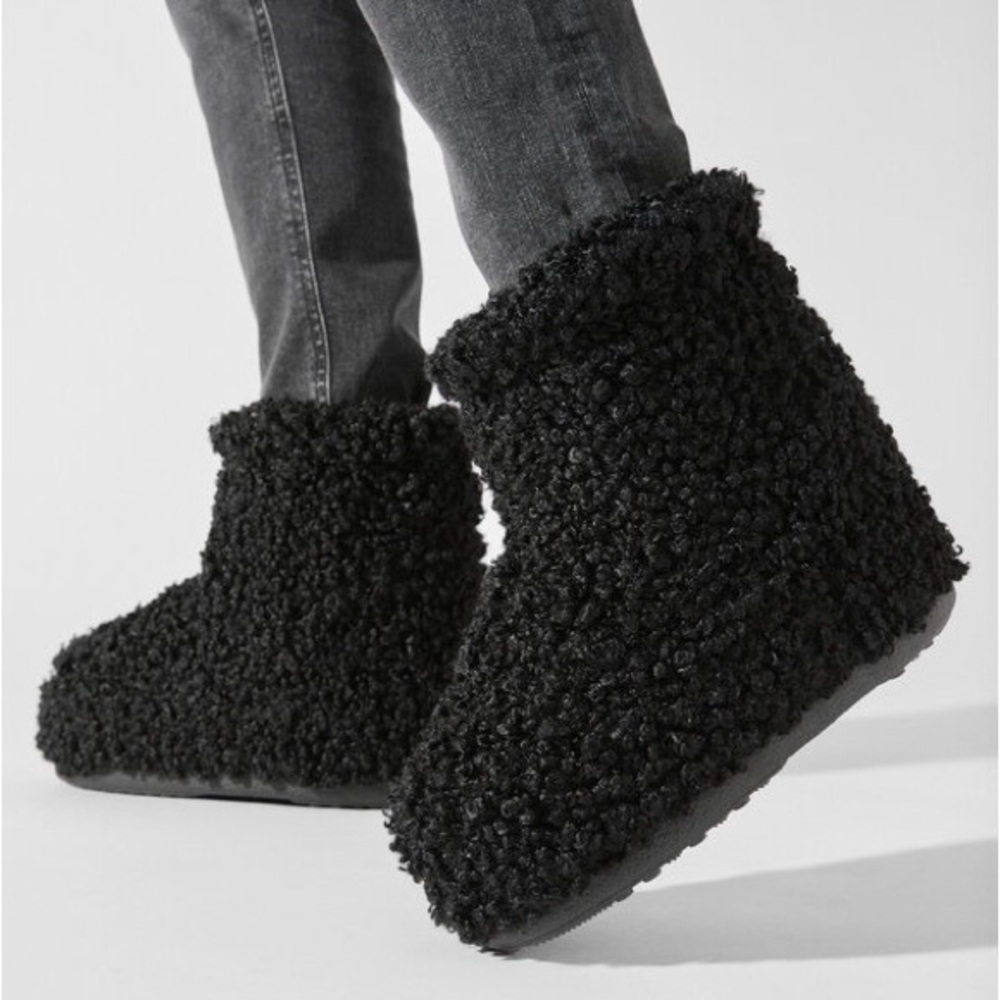 Moon Boot Icon Low Faux Curly - Black